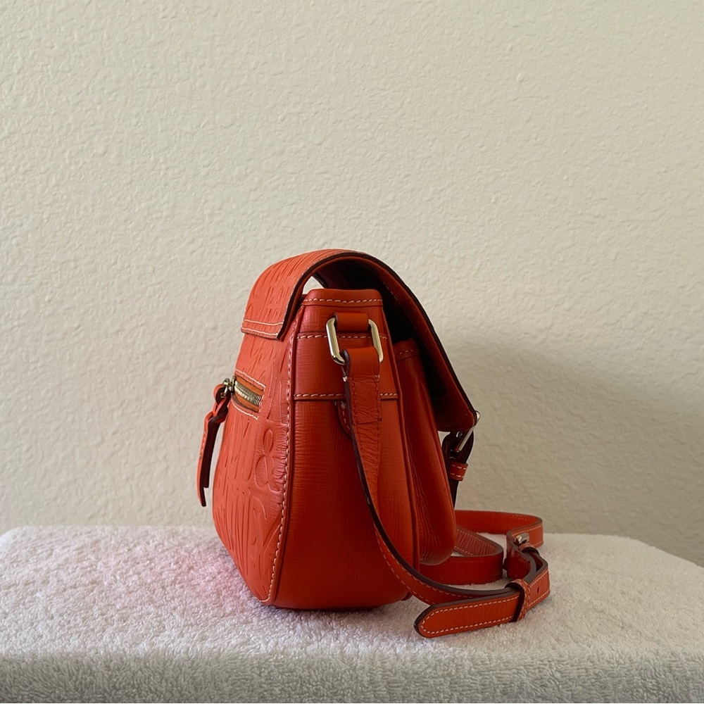 Dooney & Bourke medium crossover body purse/bag